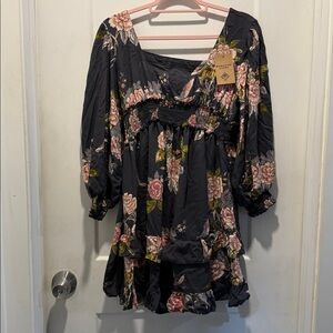 Nwt Romantic Gypsy Floral Black maternity top with Pink Roses. Size Large